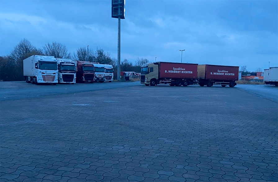 Lkw-Parkplatz v Stederdorf